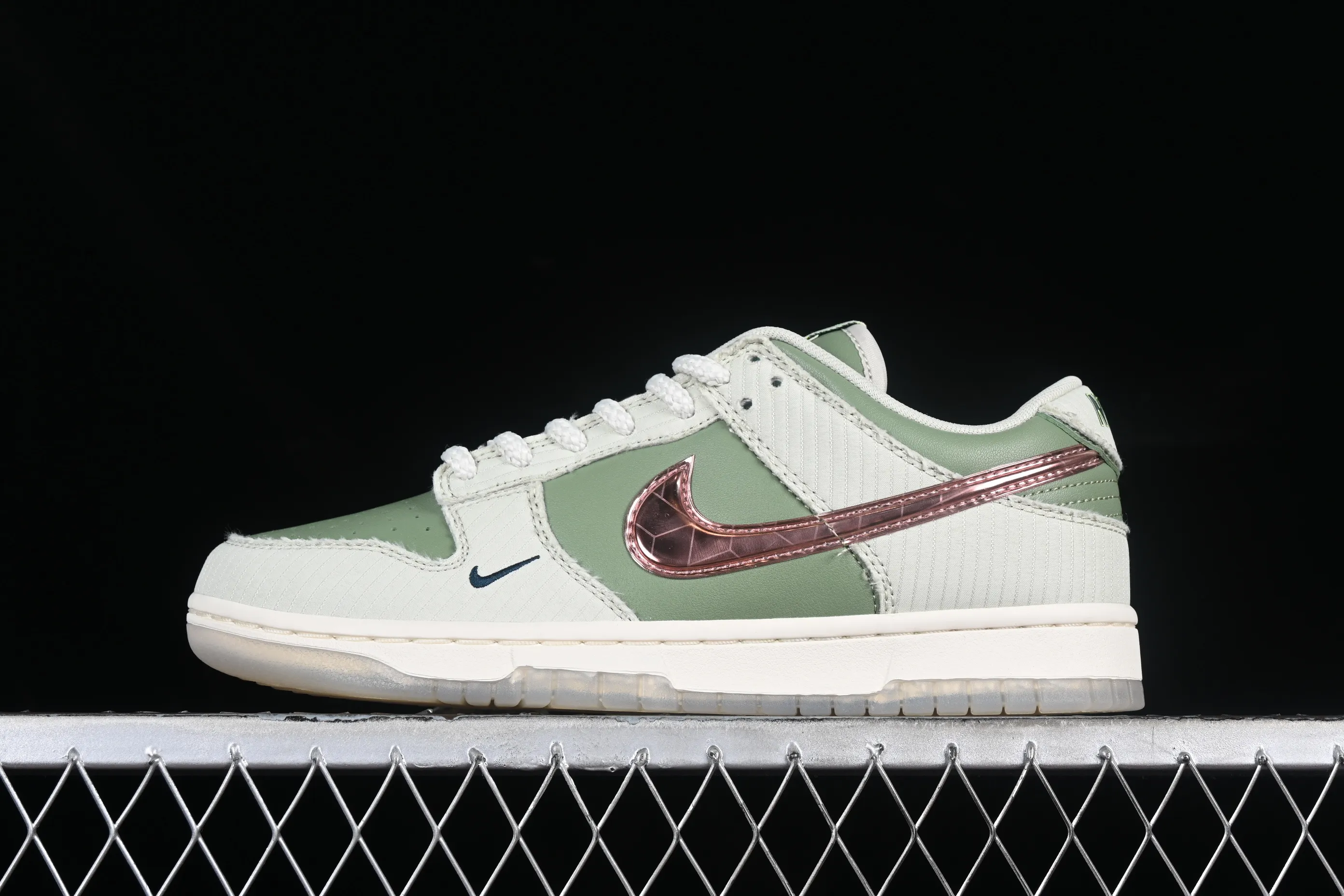 All categories Nk SB Dunk series Nk SB Dunk Low low-top sneakers Nk Dunk Low "Be 1 Of One" grass green SB low-top casual sneakers FQ0269-001